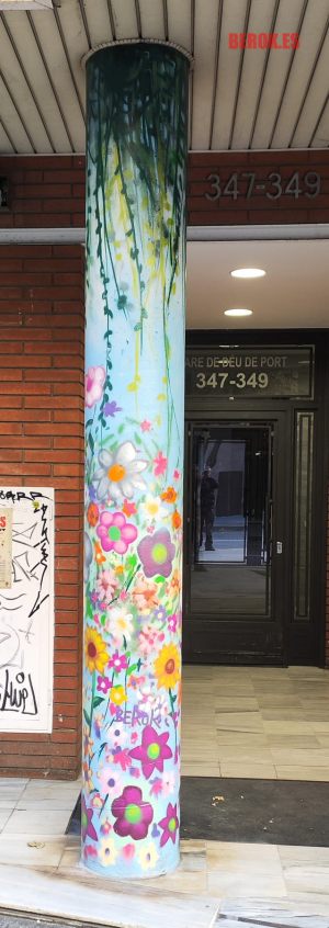 pintura mural flores columna calle